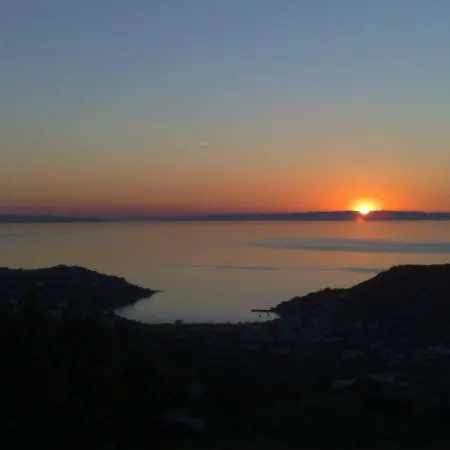 Voulias αpartments Kini